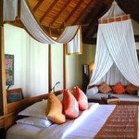 ディグの水上コテージの寝室です。明るくて綺麗でした。