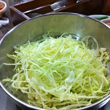 豚足はこのキャベツを酸っぱいタレにつけて食べたら口がさっぱり