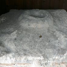 安養寺の有形文化財・石製露盤