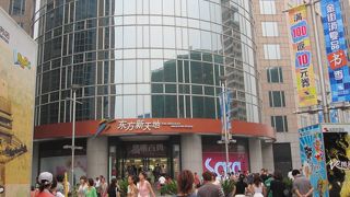 超巨大モールの目玉は、・・・フードコート！