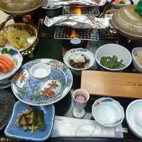 夕食です。写真＋数品が提供されます。