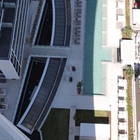 客室から見下ろしたプール、プール・デッキは充実している