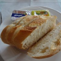 朝食。このフランスパンがおいしかった！