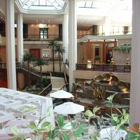 朝食はこの辺りで食べるらしいです