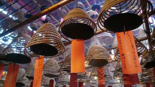 上から落ちてくる灰に注意！