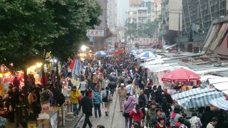 とにかく活気のある商店街です！