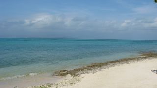 星の砂を拾える美しいビーチです。