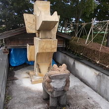 駅前の片隅に奥ゆかしく座っておられます