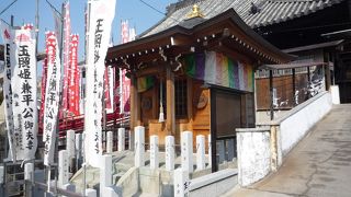 玉の輿の玉照姫が祀ってあります