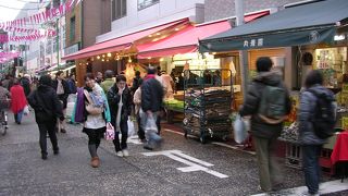 とても活気のある商店街