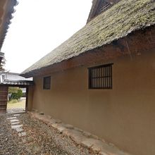 わらぶきが大変