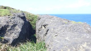 今となっては単なる裂け目です