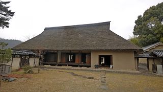 土日祝日のみのオープン　最古の農家　解説を聞くと，当時の豪農の生活がよくわかる