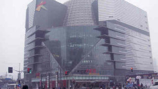 日系ファッションブランドが陳列される大悦城。