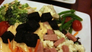 サラダバーでお腹いっぱい