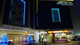 ３～４階の骨董品街は観光客相手の店ではない