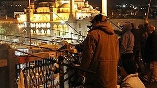 夕暮れから夜にかけてのガラタ橋はいい風情