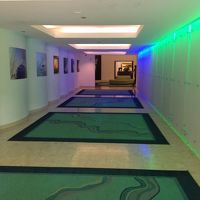 入口からロビーへ向かう通路はお洒落です