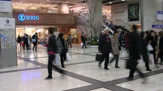 アクセスのよさと広大な売り場