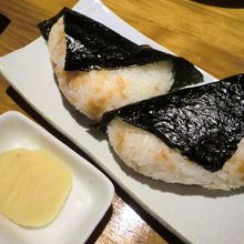 おにぎり　（たぬき味）