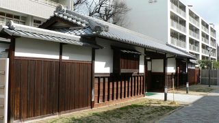 ＪＲ大阪環状線天満駅から徒歩約２０分で行ける与力役宅門