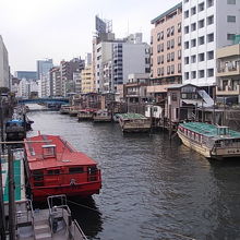 隣の柳橋から浅草橋方面を望みます