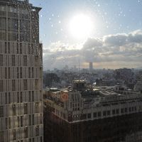 結露を拭いた後だけど、まだ水滴が沢山ついてる