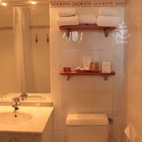 バスルームは広め