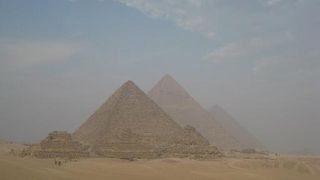 ギザのピラミッド周辺で初乗馬