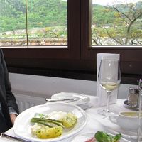 ホワイトアスパラガスと生ハムです。