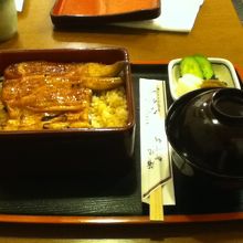 うな重「特上」２５００円です