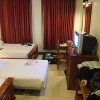 部屋はちょいと狭い・・・