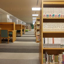 ７Ｆには図書館もあります