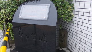 国技館と旧安田庭園の間にひっそりと・・・