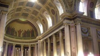 ネオ・クラシック様式の美しい大聖堂