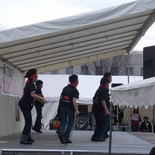 若い男の子たちも頑張っています