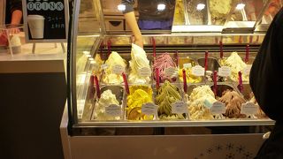 きれいでショップもあり。