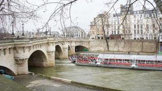 歴史的建造物を眺めながらお散歩