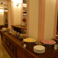 朝食のハム、チーズ