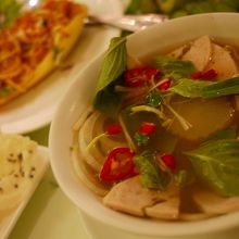 タイ料理っぽくもあり、タイ料理っぽくもなし。