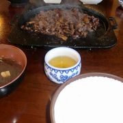 国八食堂のホルモン定食