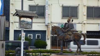 源義家公が迎えてくれます