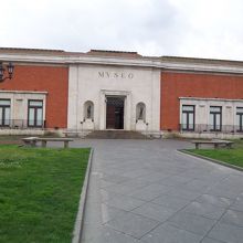 旧館の入り口は閉鎖中