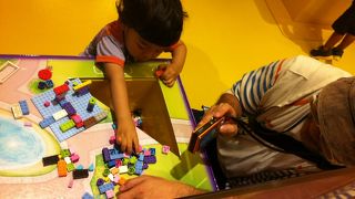 レゴストアは、子供が夢中になって遊べて良いよ～
