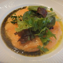 前菜：スモークサーモン