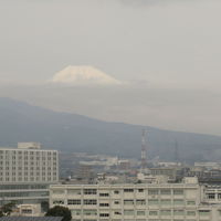 部屋から一瞬見えた富士山