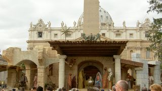 世界一小さな国の大きな広場