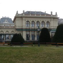 公園内にあるクーアサロン