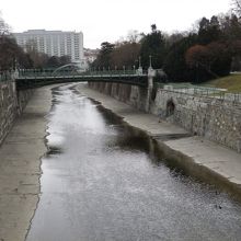 公園内を流れるウィーン川