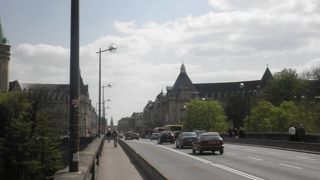 市街と旧市街を結ぶ橋